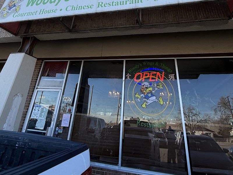 Woody's Wings N Things exterior