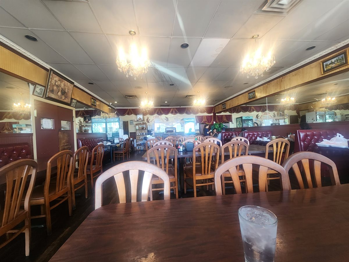 Woody's Wings N Things